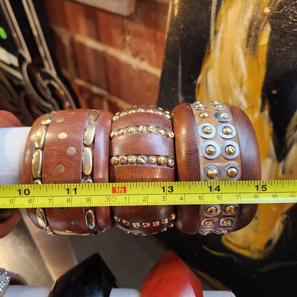 Horizontal Row Wooden Dotted Bracelet w/Brass - Brown - Picture 11 of 14
